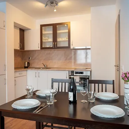 Sunny 1bdr Near Center Apartament Sofia