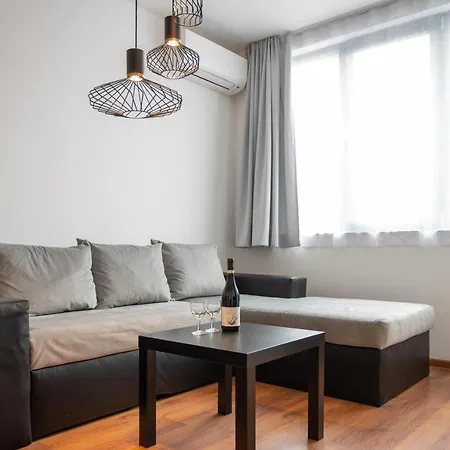 Sunny 1bdr Near Center