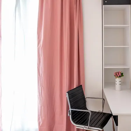 Sunny 1bdr Near Center *