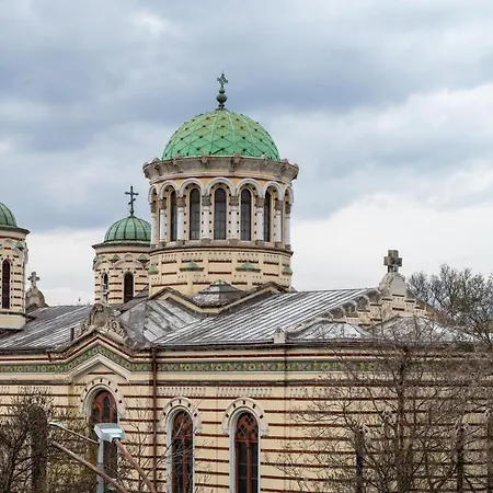 Sunny 1bdr Near Center